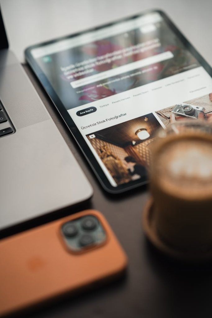 Seminare und Webinare bieten eine hervorragende Möglichkeit, Wissen zu teilen und sich mit Experten auszutauschen, wobei Webinare oft flexibler und ortsunabhängiger sind. Coaching hingegen konzentriert sich auf die individuelle Entwicklung und Unterstützung, um persönliche oder berufliche Ziele zu erreichen.